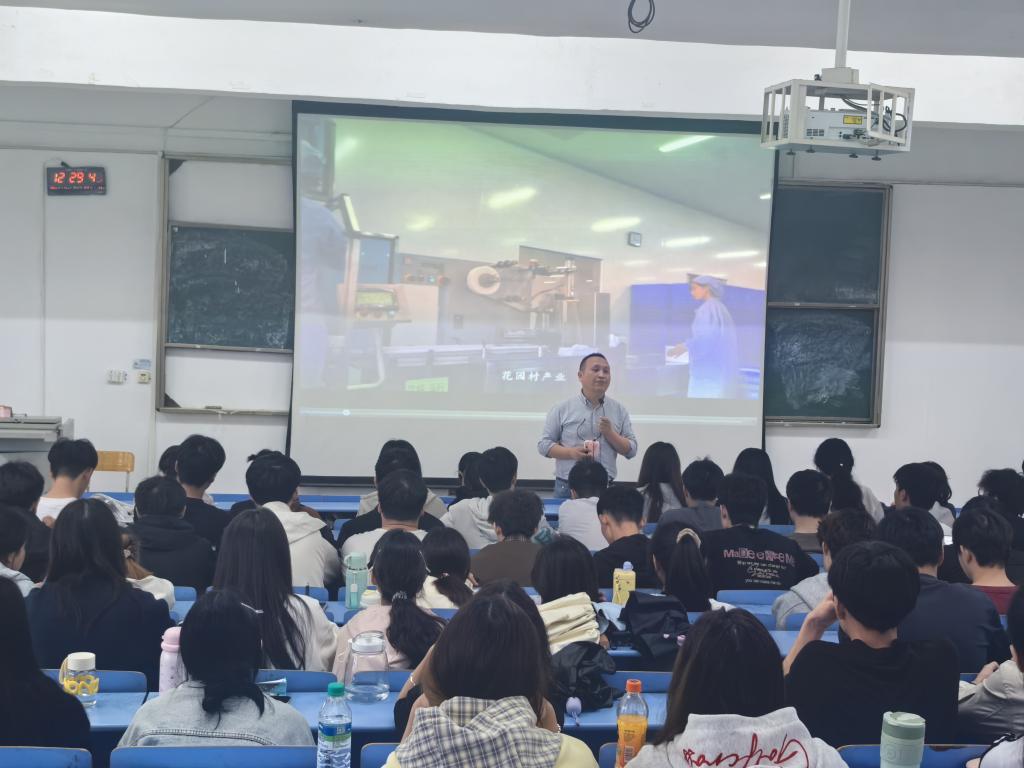 江西青年职业学院交通管理系举办浙江花园营养科技有限公司专场宣讲会
